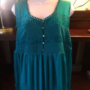 NWT Women’s Avenue 14/16 Smocked Tank Top!